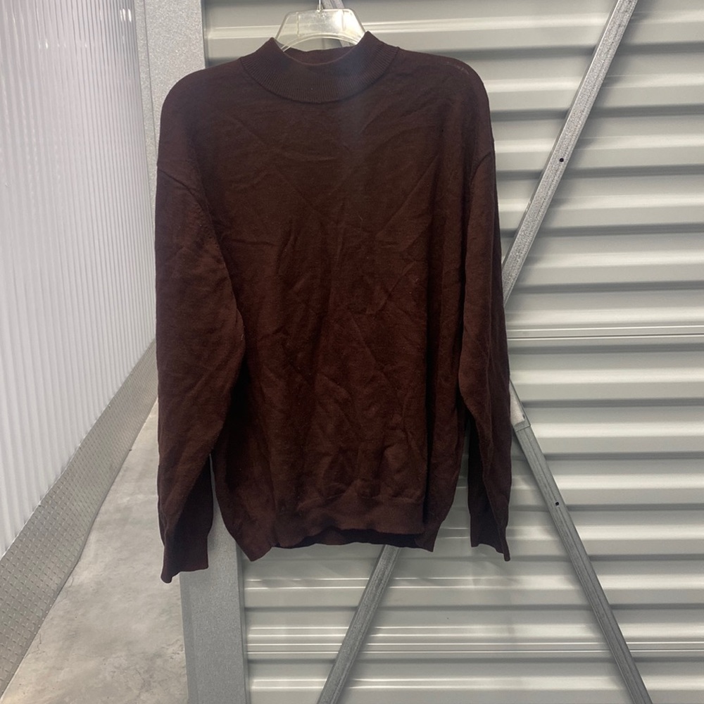 Men’s Brown Sweater Size XL tiny hole on shoulder